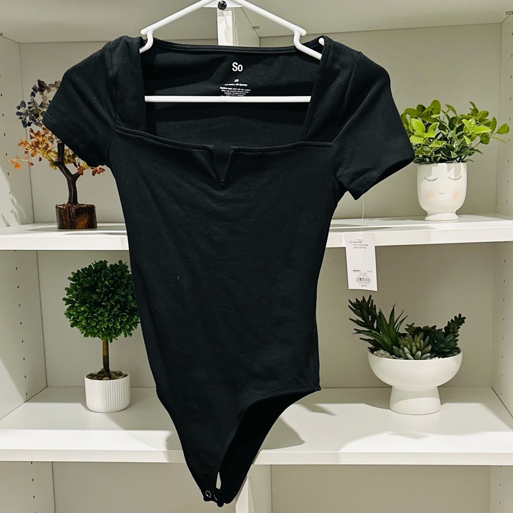 Black short sleeve body suit xs. new condition. Never used